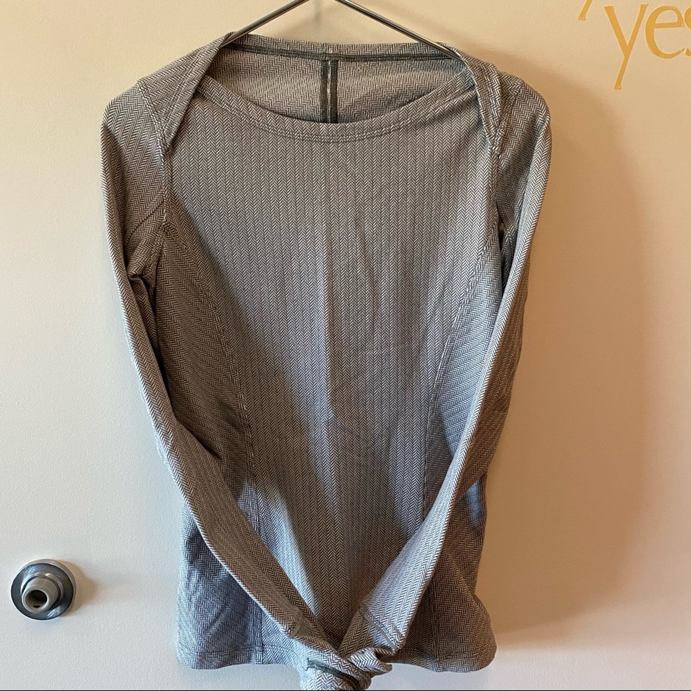 Lululemon long sleeved shirt. Size 6